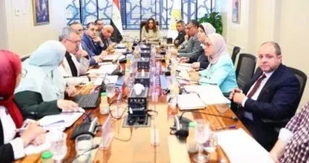 منال عوض تتابع آخر مستجدات الخطة الاستثمارية للقطاع البيئى وجهاز شئون البيئة