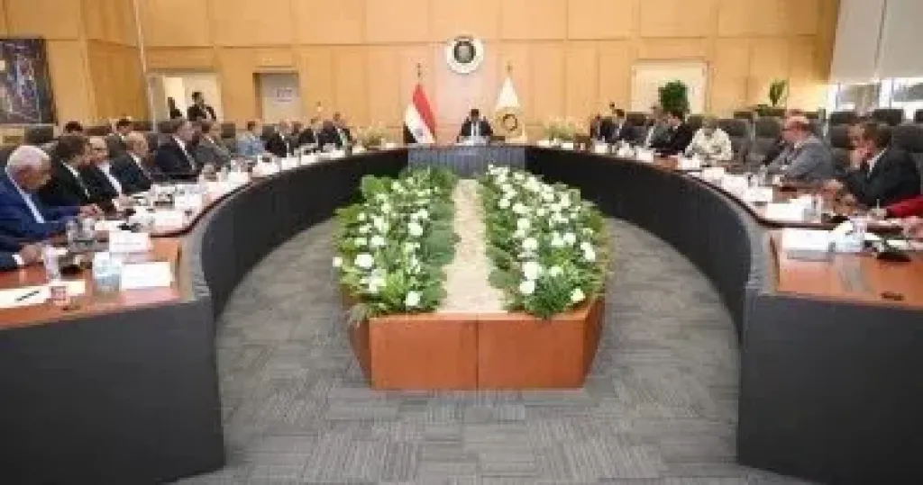 المهندس خالد هاشم، وزير الصناعة،