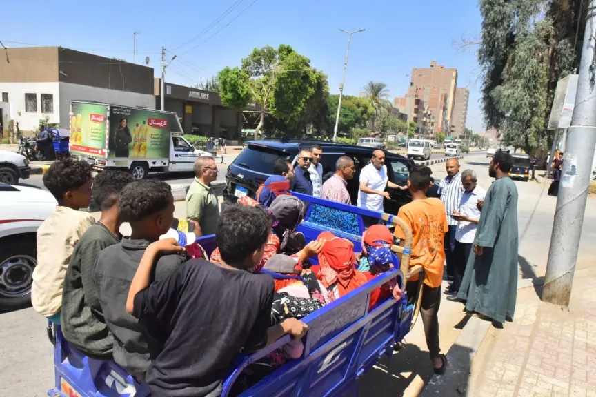جانب من متابعه 