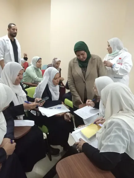 جانب من متابعه 