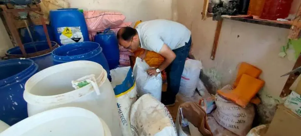 حملة تموينية بدسوق تضبط لحوماً مكشوفةً وسلع منتهية الصلاحية وأخري فاسدة