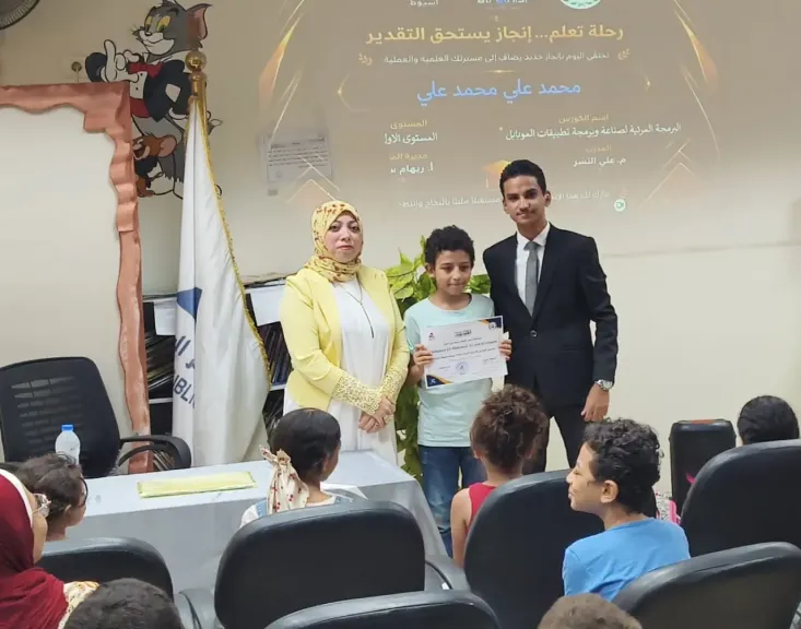 جانب من متابعه 