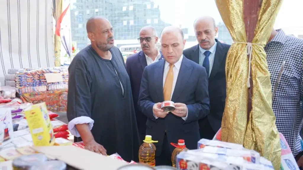 محافظ الغربية يراجع الأسعار داخل سوق اليوم الواحد