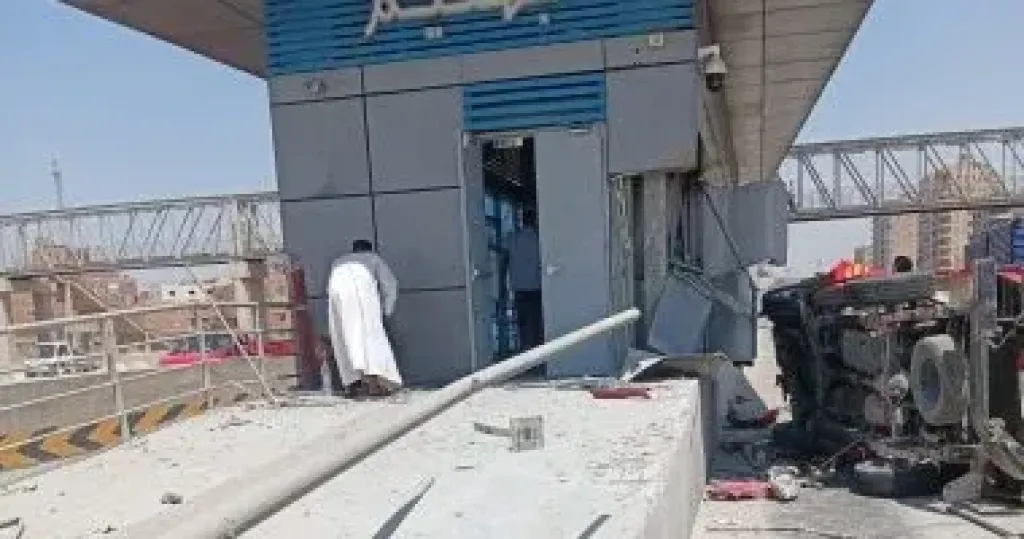 حادث اصطدام بمحطة بهتيم للأتوبيس الترددي BRT