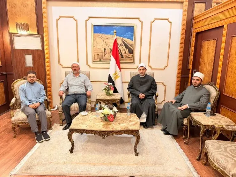 علماء ومفتون من سنغافورة وجورجيا وموزمبيق يصلون القاهرة للمشاركة في مؤتمر الإفتاء