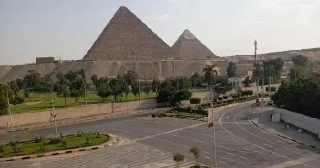 منطقة المتحف المصرى الكبير والأهرامات تتجمل لاستقبال الرئيس الصينى