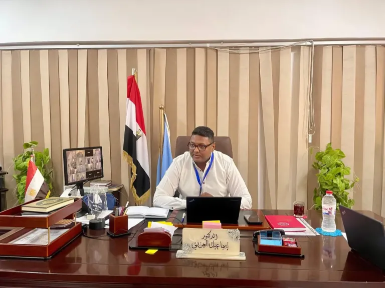 الدكتور إسماعيل العربي، وكيل وزارة الصحة بالبحر الأحمر