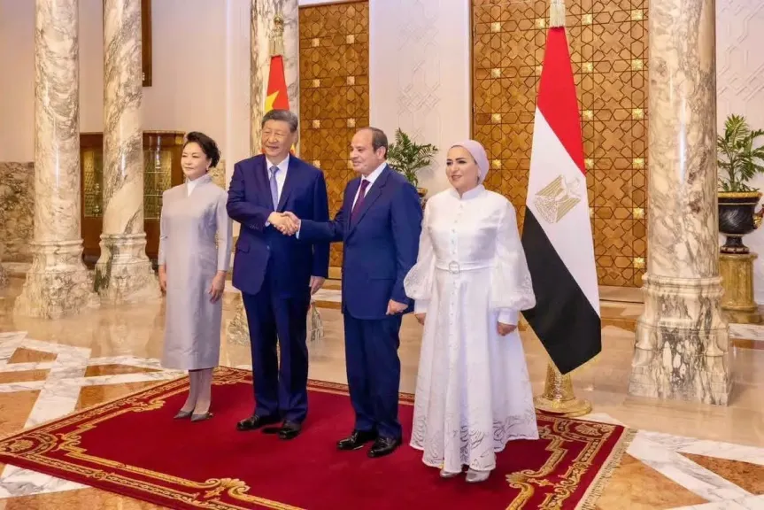 السيد الرئيس عبد الفتاح السيسي والسيدة قرينته والرئيس الصيني وقرينته