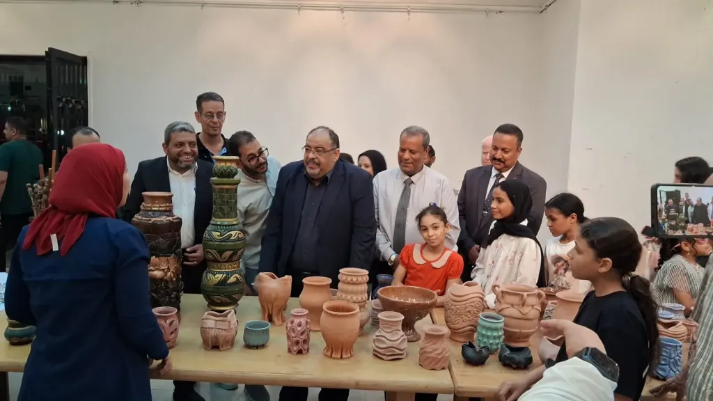 جانب من متابعه 