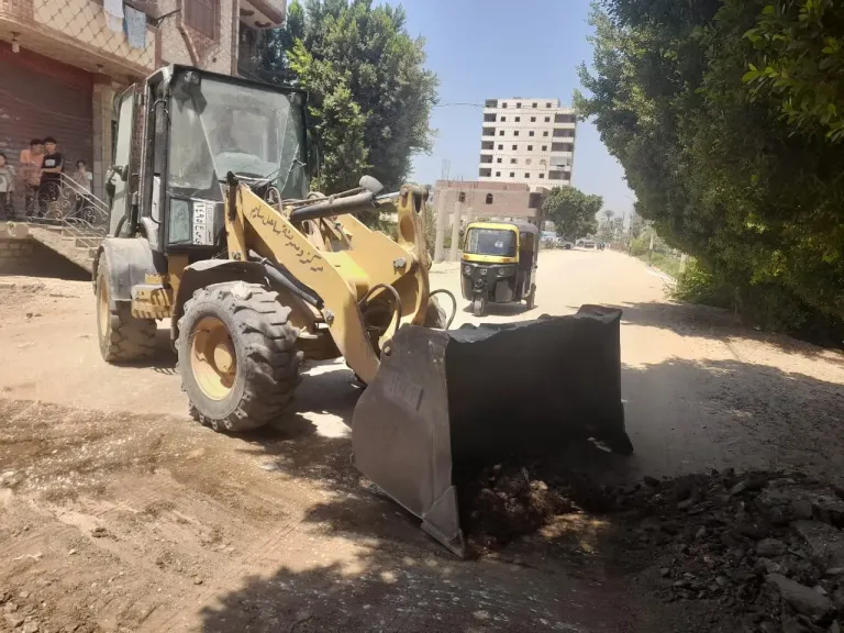 جانب من متابعه 