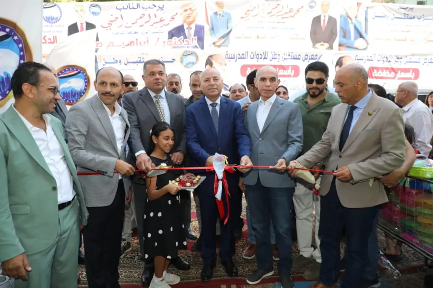 محافظ القاهرة يفتتح معرض اهلا مدارس و مستلزمات البيت المصرى بحى شبرا 