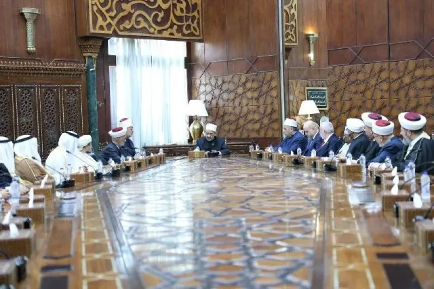 حماية الأسرة تتصدر مباحثات شيخ الأزهر مع ضيوف مؤتمر دار الإفتاء