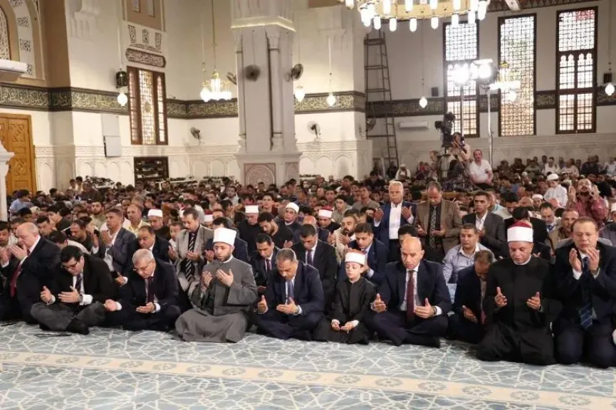 وزير الأوقاف ومحافظ الشرقية يؤديان صلاة الجمعة بمسجد الفتح