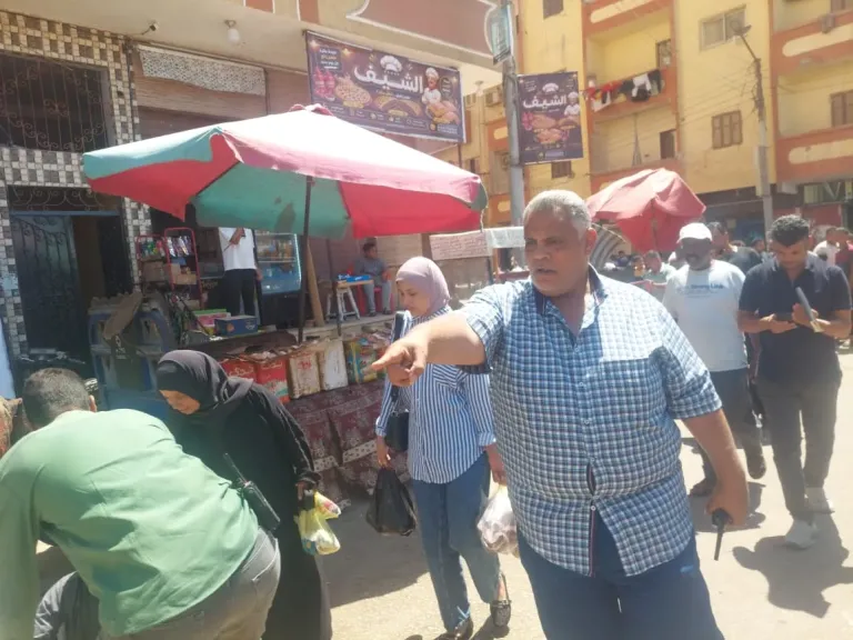 جانب من متابعه 