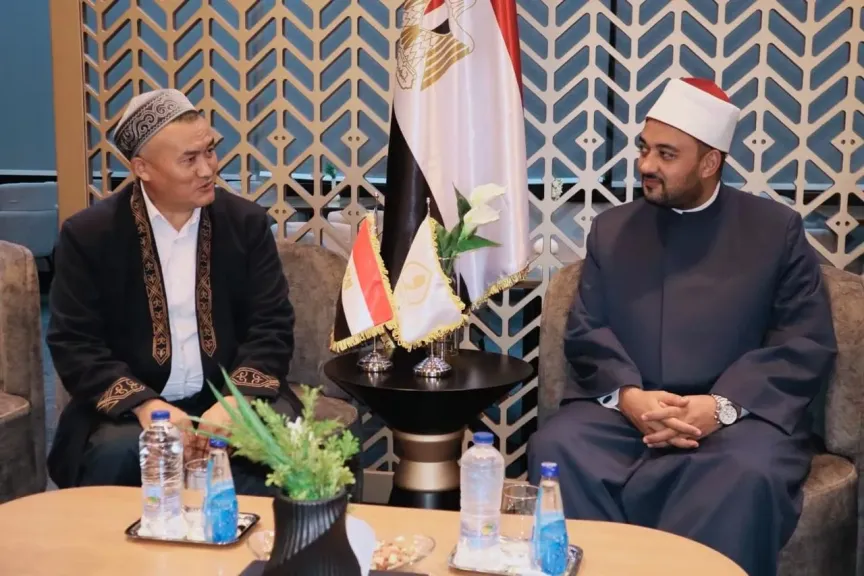 اجتماع الأمين العام للمجلس الأعلى للشئون الإسلامية مع مفتي منغوليا