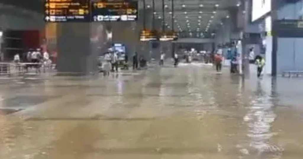 غرق المطار