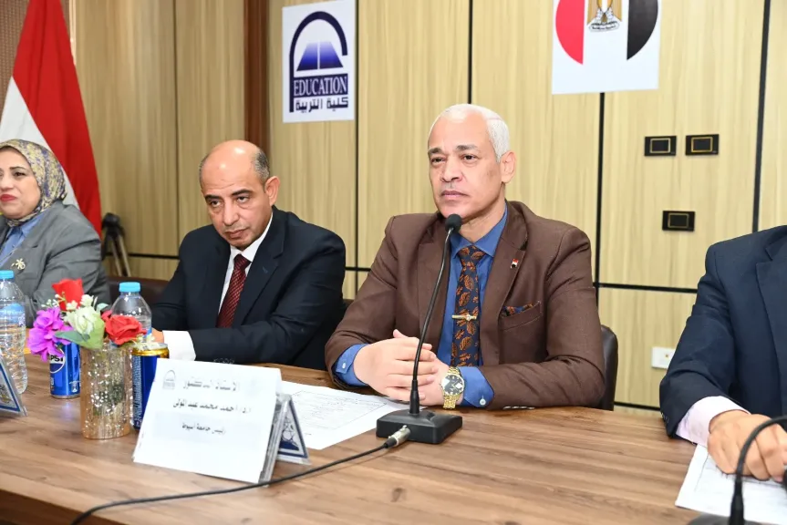 جانب من متابعه 