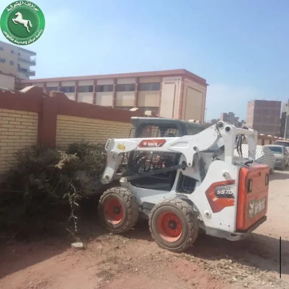 جانب من اعمال النظافة والاشغالات