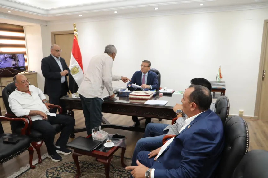 وزير الزراعة يستقبل النواب