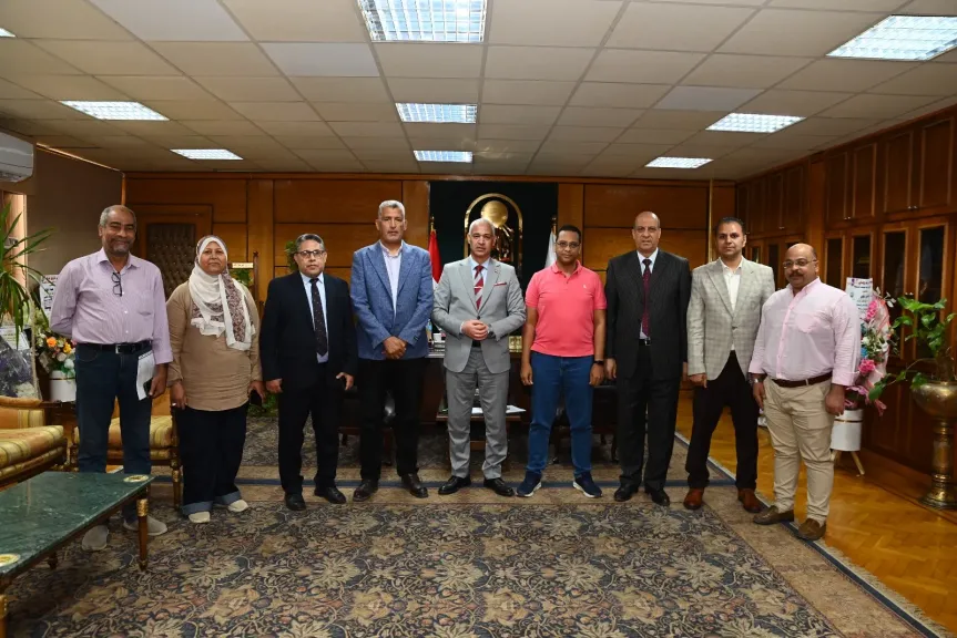 جانب من متابعه 