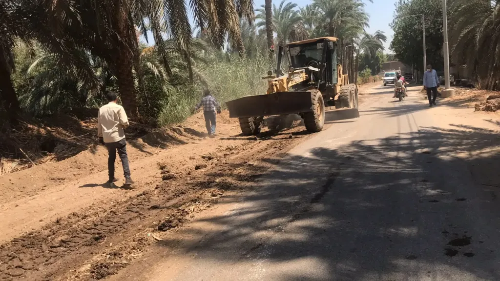 جانب من متابعه 