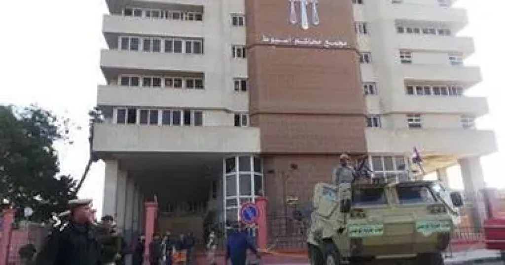 جانب من متابعه 
