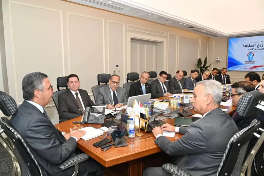 جانب من اجتماع وزير التموين