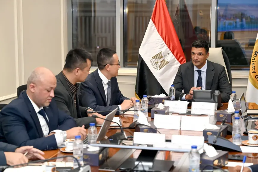 جانب من اجتماع وزير الصناعة مع ممثلي شركة هاير مصر للأجهزة الكهربائية