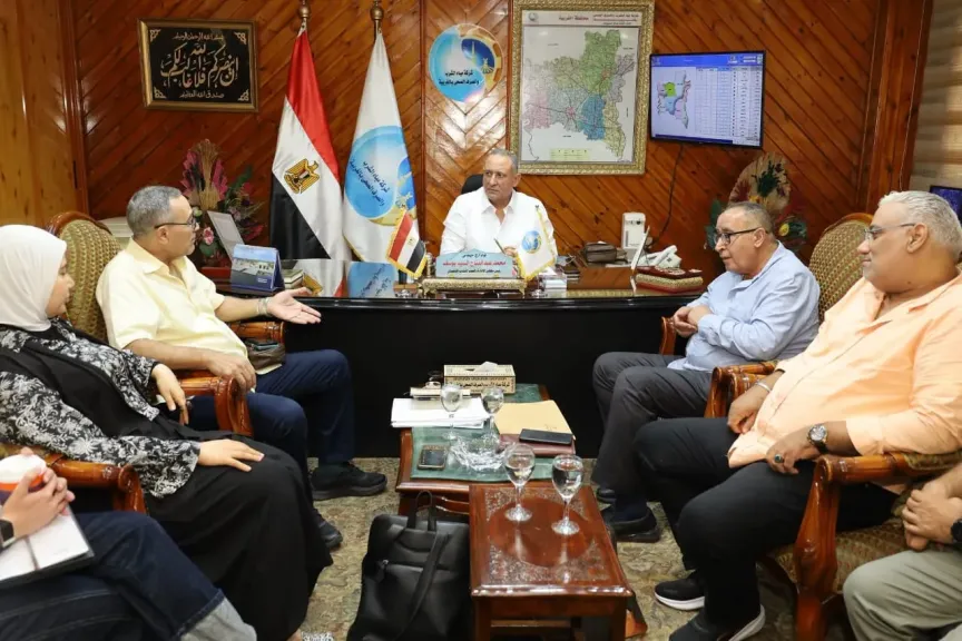 رئيس شركة مياه الغربية خلال اللقاء