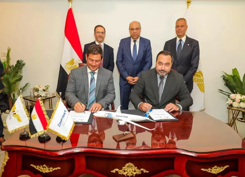 توقيع  اتفاقية بين أكاديمية مصر للطيران للتدريب وشركة أكرون للطيران