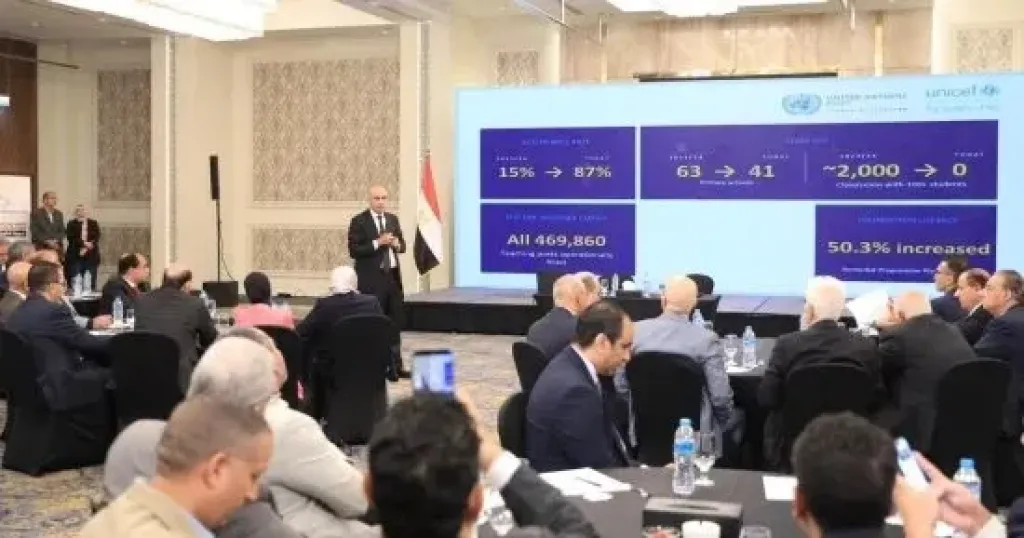 وزير التعليم خلال جلسة نقاشية مع الإعلاميين ورؤساء التحرير
