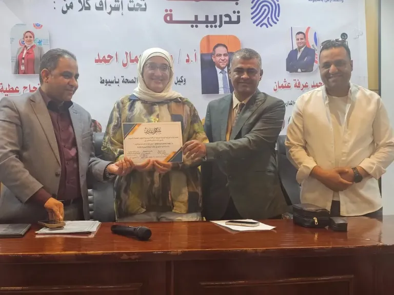 جانب من متابعه 