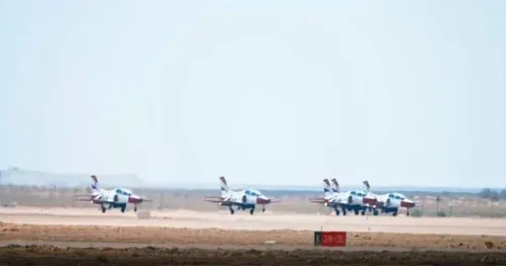 عروض جوية مبهرة بمعرض العلمين الدولى للطيران