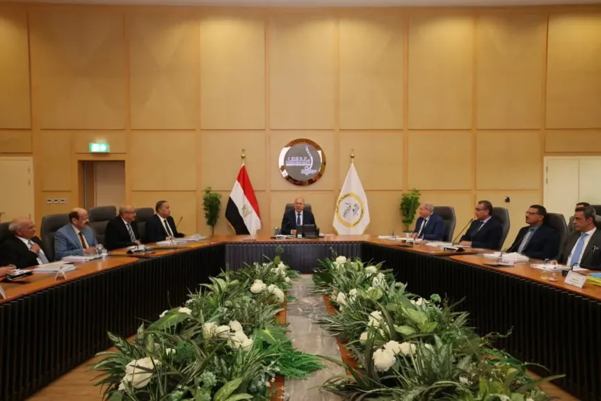 خلال الاجتماع 