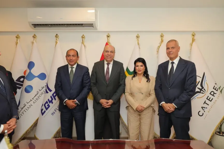 مصر للطيران للخدمات الجوية توقع اتفاقية لتطوير فندق الترانزيت بمبنى الركاب رقم ٣