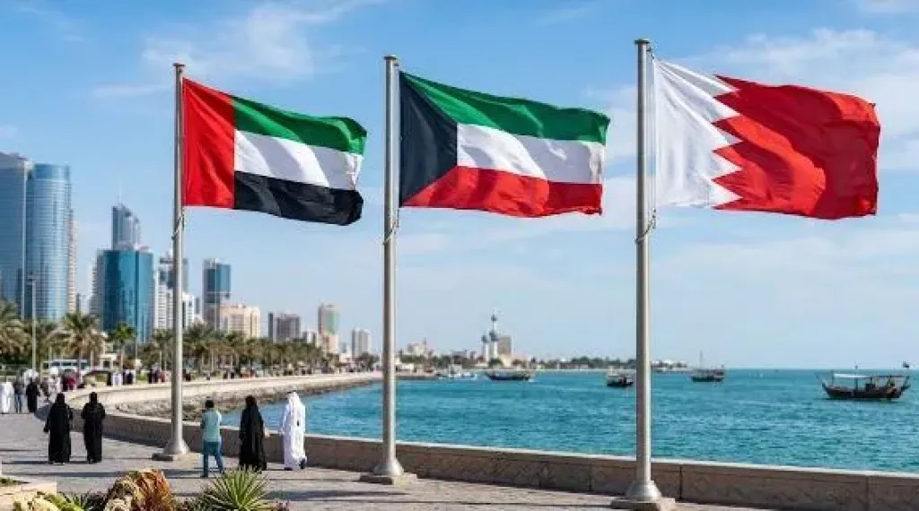 وزير الخارجية الإماراتي يبحث مع نظيريه البحريني والكويتي التطورات الإقليمية