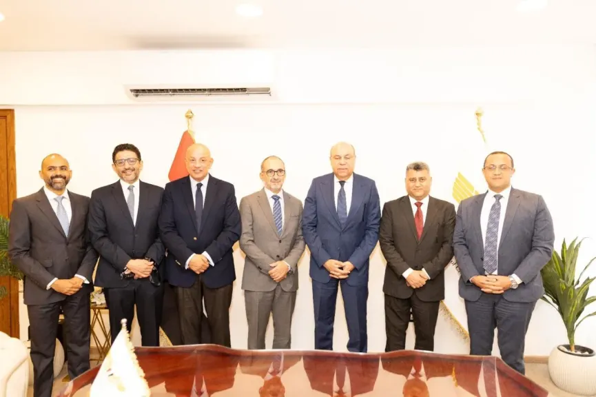 وزير الطيران المدني يبحث مستجدات طرح مطار الغردقة للشراكة