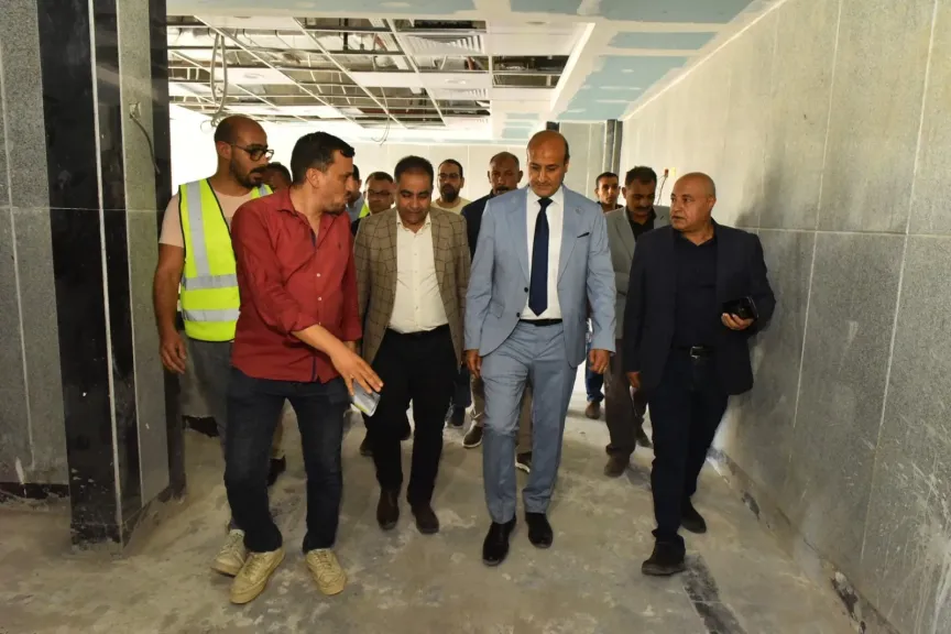 جانب من متابعه
