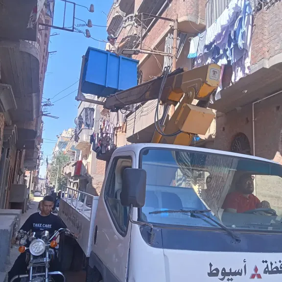 جانب من متابعه