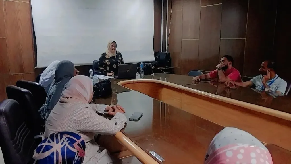 جانب من متابعه 