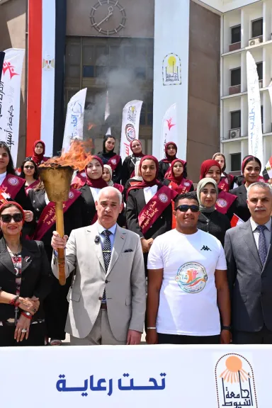 جانب من متابعه 