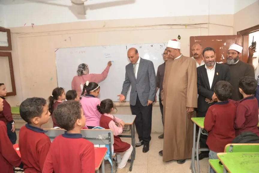 جانب من متابعه 