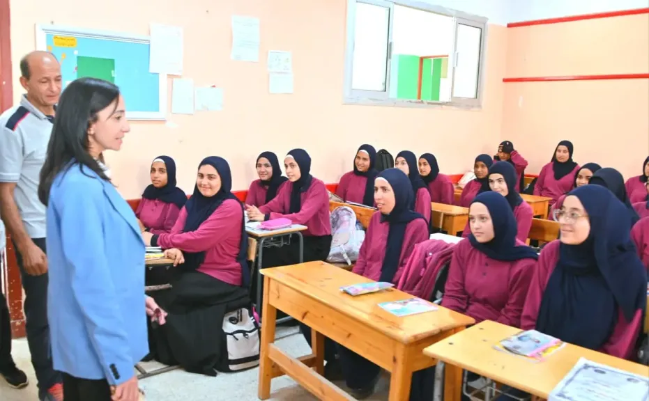 جاكلين تتابع انتظام الدراسة بمدرسة سيدي غازي الثانوية المشتركة   