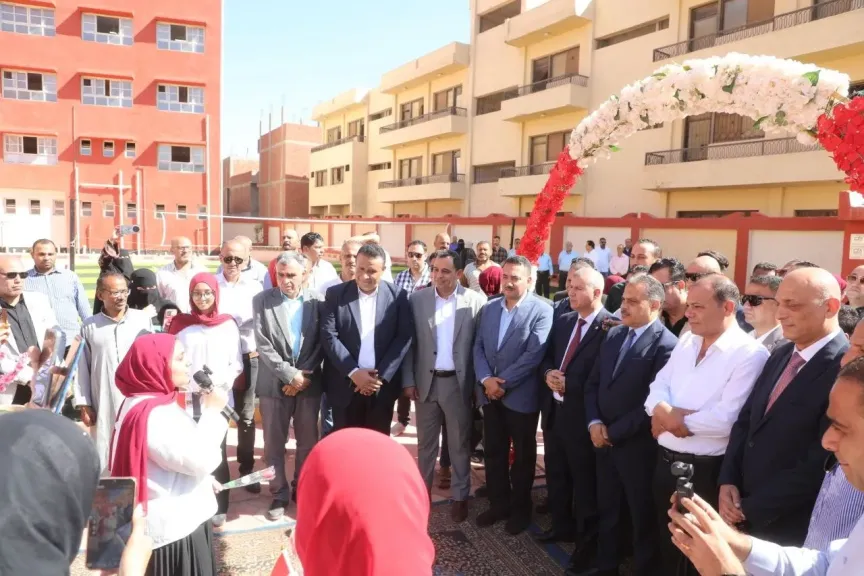 محافظ الشرقية يفتتح مدارس بابوكبير 