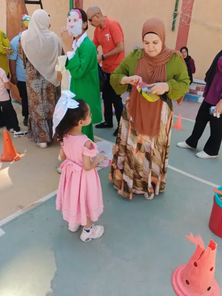 جانب من متابعه 