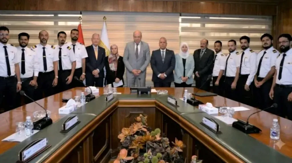 تخريج 12 مراقبًا جويًا من موظفي هيئة الأرصاد والطيران اليمنية بعدن