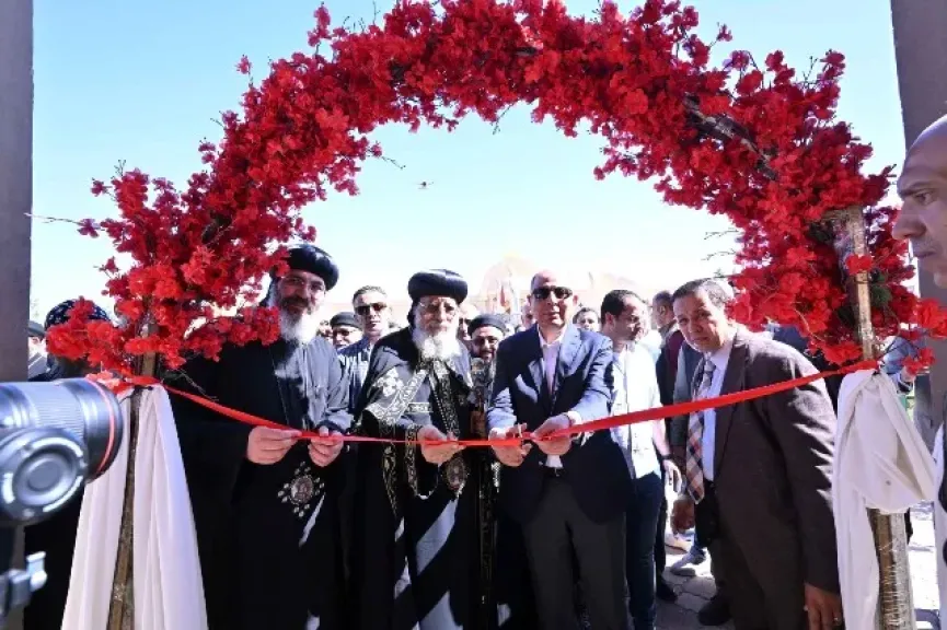 البابا تواضروس يزور دير العذراء والملاك ميخائيل بالبهنسا و يضع حجر أساس كاتدرائية الدير
