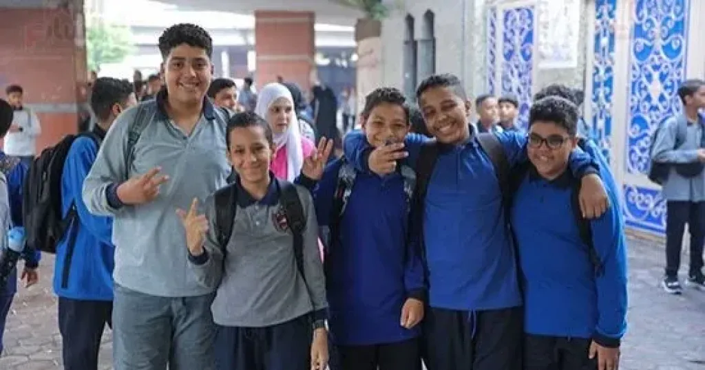 طلاب النقل بالمراحل التعليمية