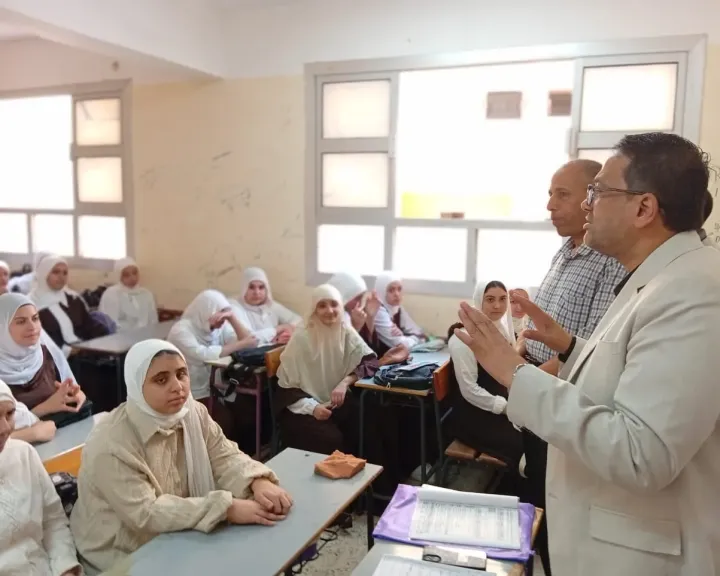 وكيل تعليم الغربية في جولة بمدارس بسيون