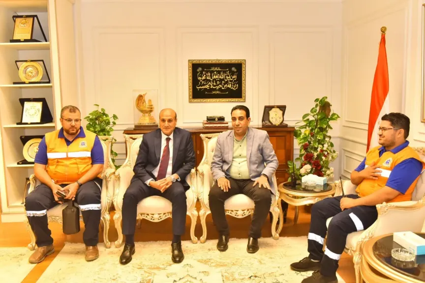 جانب من متابعه 
